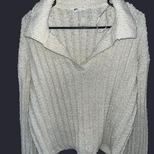 Double Zero Cream V-Neck Sweater